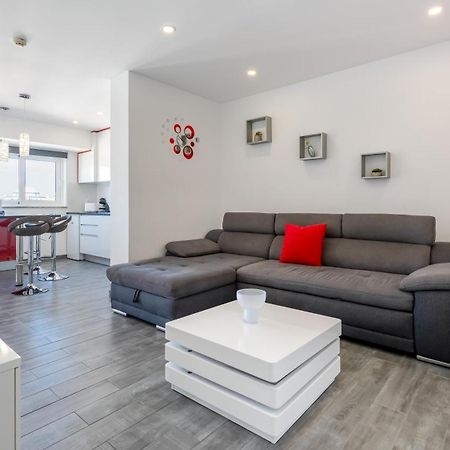Red Velvet 1 Bdr Flat With Balcony By Lovelystay Portimão Exteriér fotografie