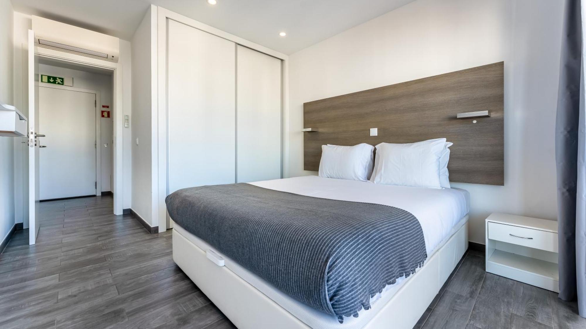 Red Velvet 1 Bdr Flat With Balcony By Lovelystay Portimão Exteriér fotografie
