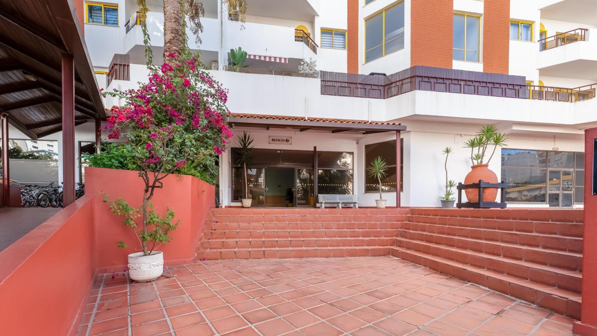 Red Velvet 1 Bdr Flat With Balcony By Lovelystay Portimão Exteriér fotografie