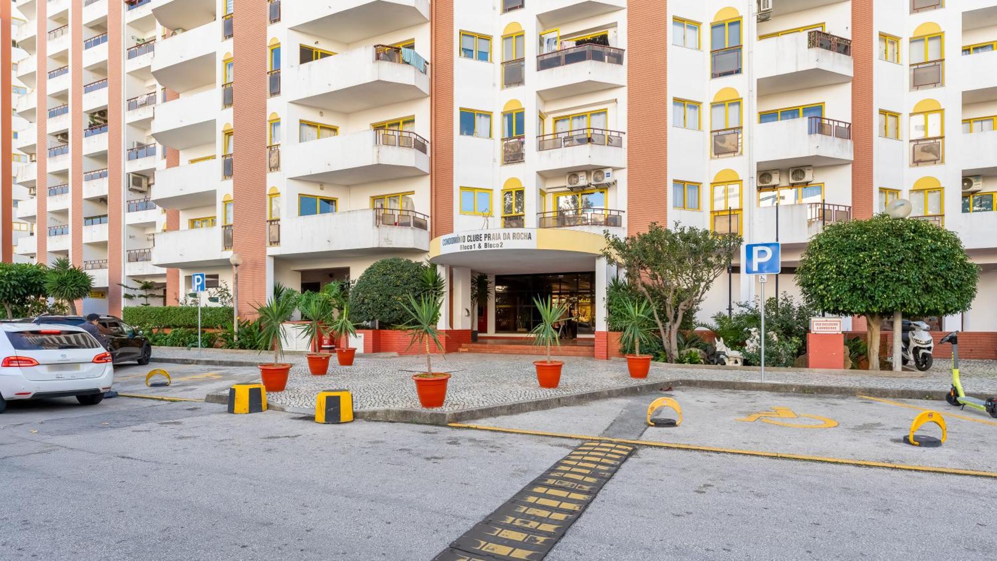 Red Velvet 1 Bdr Flat With Balcony By Lovelystay Portimão Exteriér fotografie