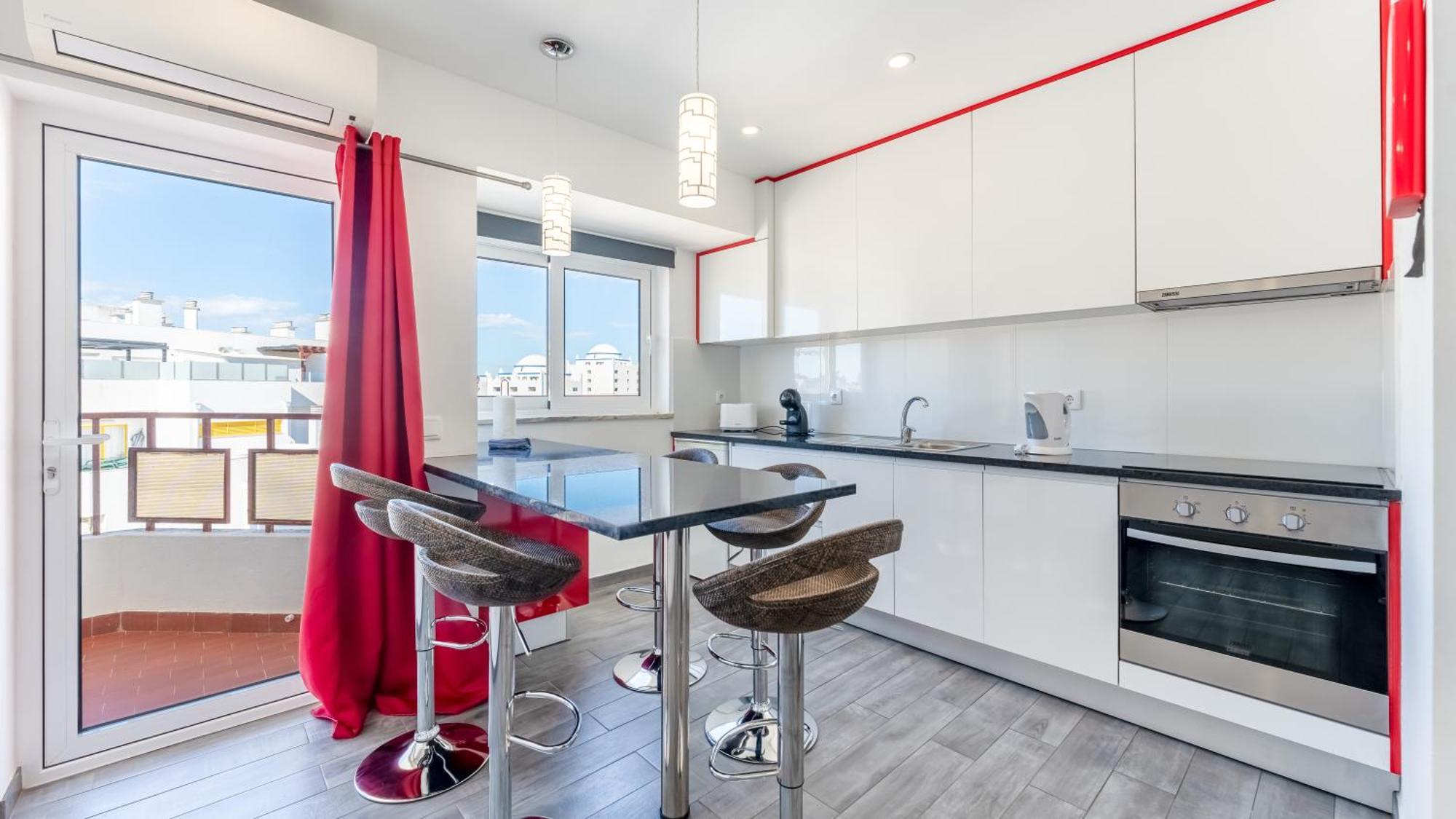 Red Velvet 1 Bdr Flat With Balcony By Lovelystay Portimão Exteriér fotografie
