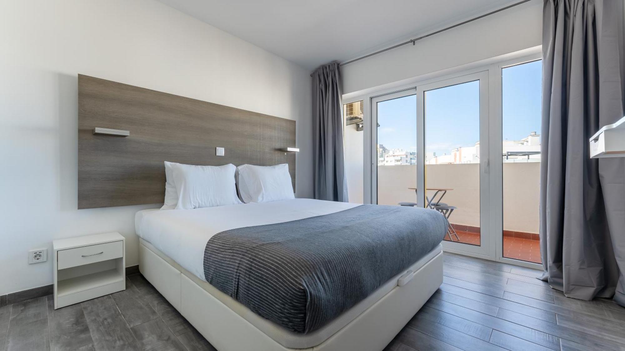 Red Velvet 1 Bdr Flat With Balcony By Lovelystay Portimão Exteriér fotografie