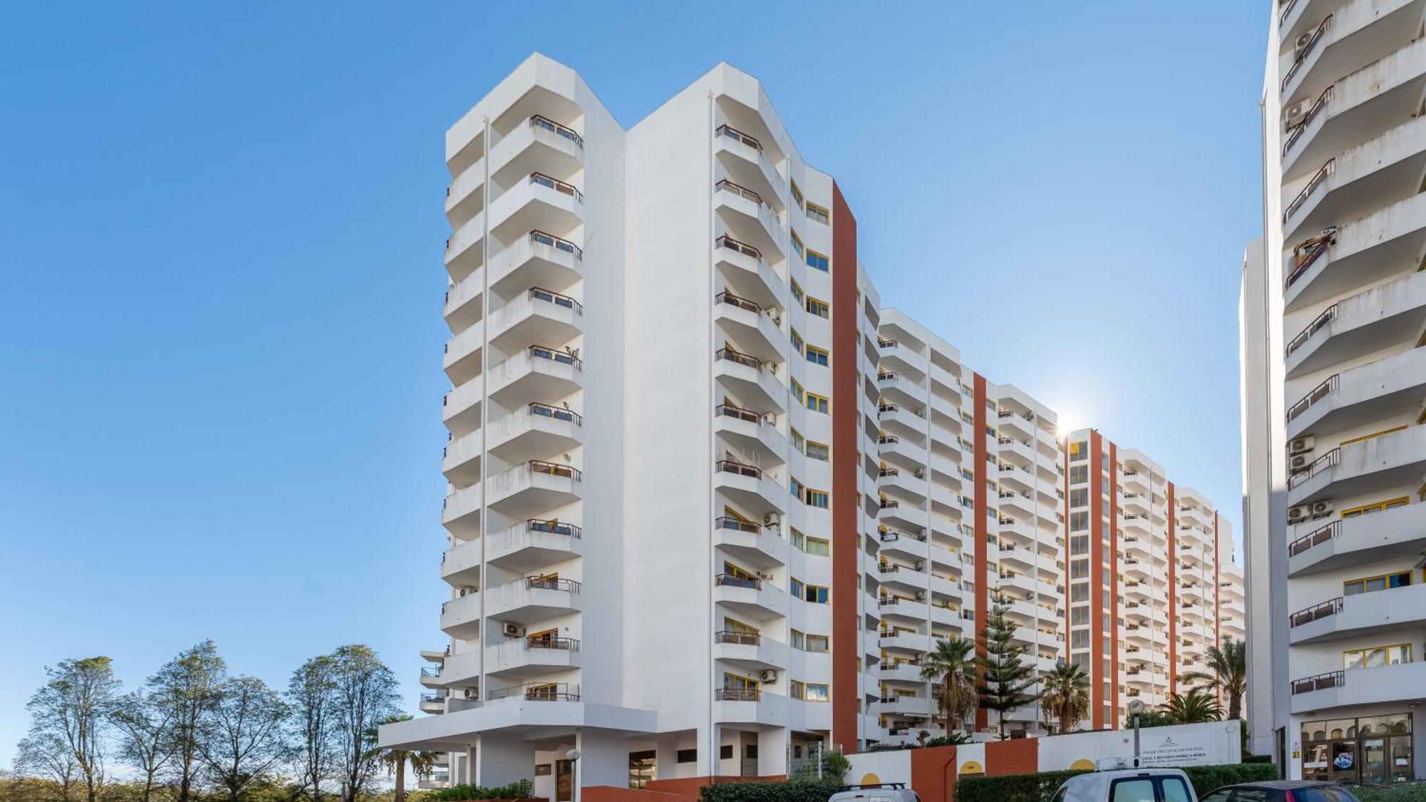 Red Velvet 1 Bdr Flat With Balcony By Lovelystay Portimão Exteriér fotografie