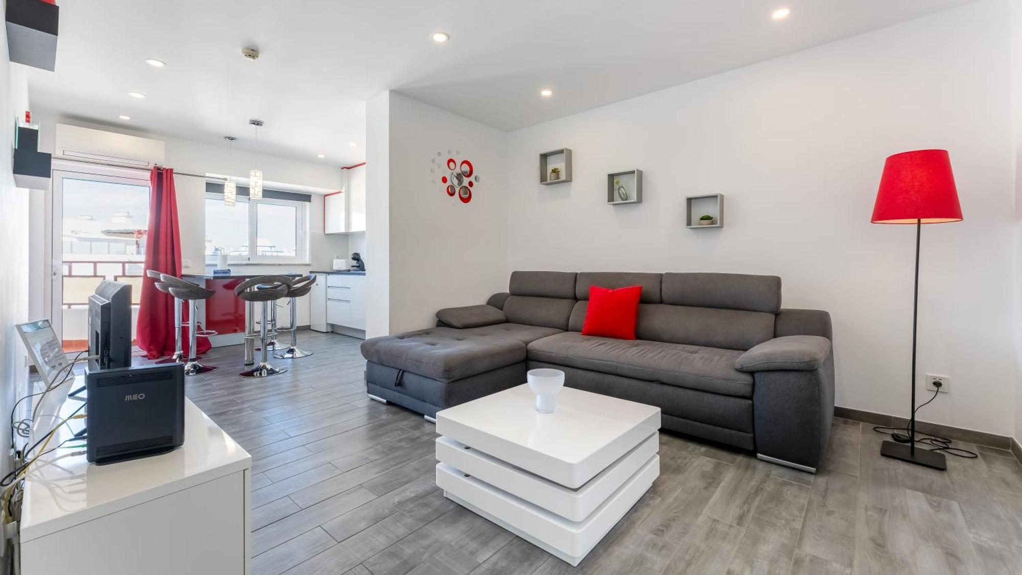 Red Velvet 1 Bdr Flat With Balcony By Lovelystay Portimão Exteriér fotografie