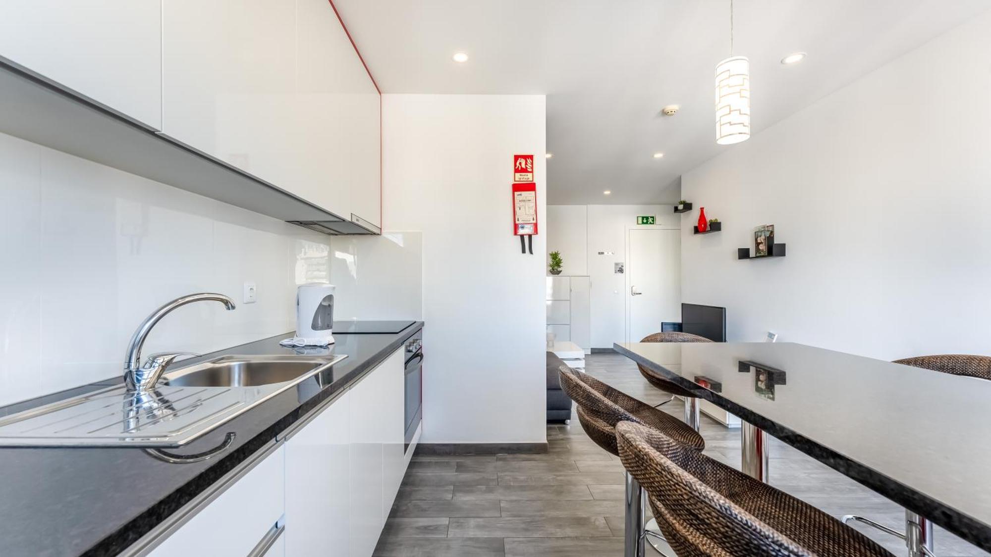 Red Velvet 1 Bdr Flat With Balcony By Lovelystay Portimão Exteriér fotografie